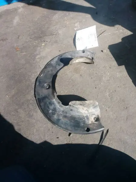 2012 Ram 4500 Cab & Chassis Front Duyst Shield. Part Number 68034514Aa 1