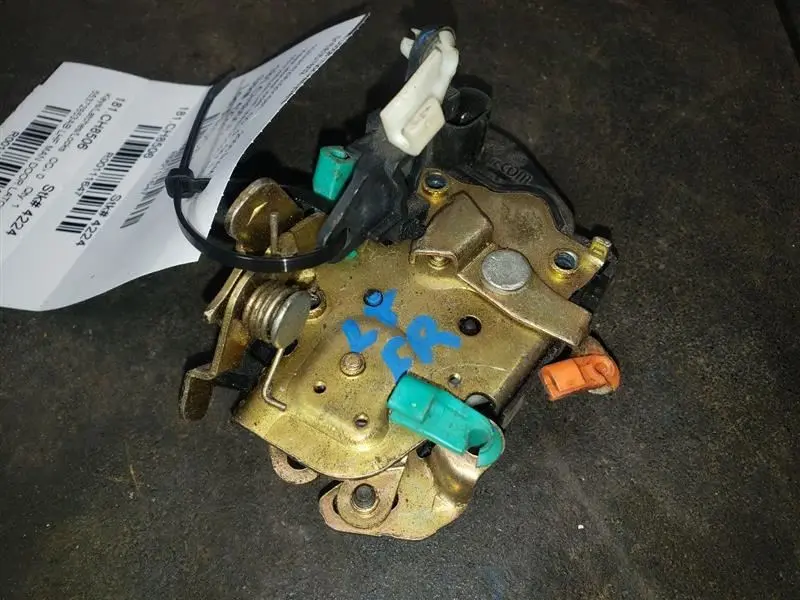 2006 Dodge Ram1500 Regular Cab Driver Door Manual Latch. Part Number 55372853Ab 1