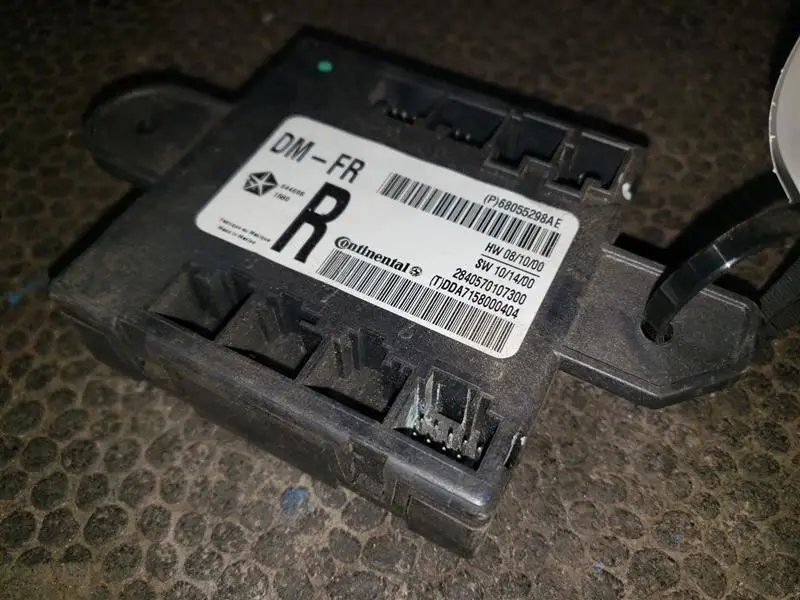 2010 Ram1500 Passenger Front Door Module. Part Number 68055298Ae 2