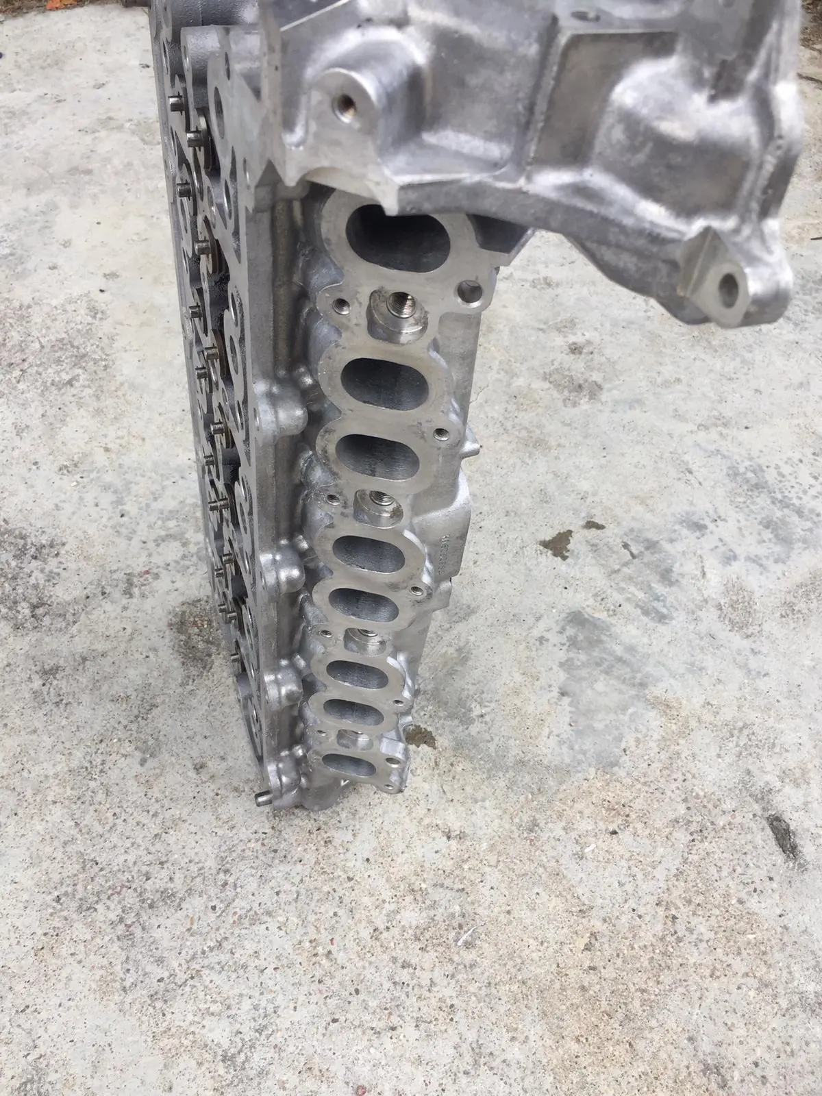 Cylinder Head With Valves Pbg4d3-6090-Ac For Land Rover Jaguar 2.0 Diesel Engine Code 204Dtd 1