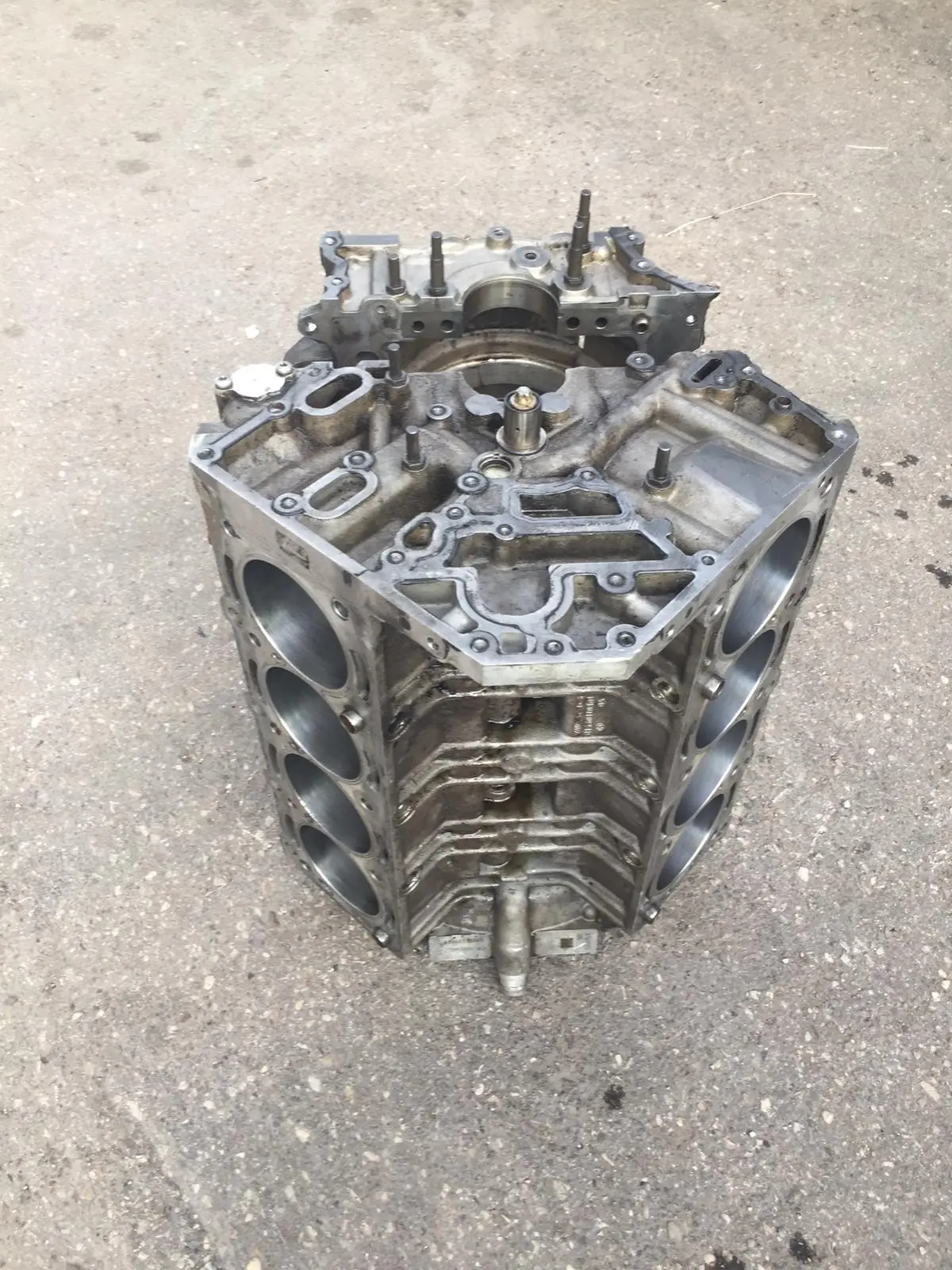 Mercedes Benz Mb Cylinder Block Short Part Number R1560110801 W221 Amg S63 M156 Ml W164 C204 Clk W209 E W211 E W212 Cl W216 C216 Cls W219 Sl W230 R W251 Engine Code 156985 156.985 A1560101505 Mercedes-Benz 6.2 6.3 L V8 Petrol E63 S63 Ml63 Sl63 Cls63 M156 1