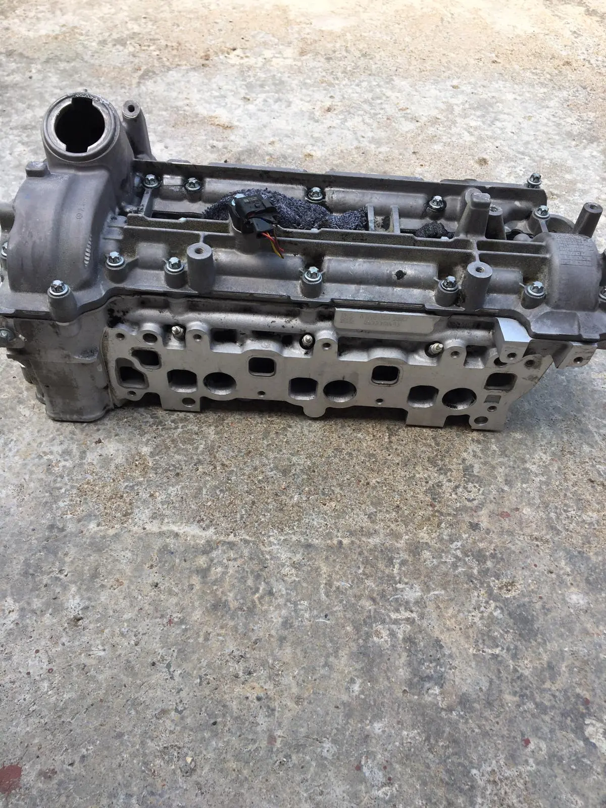 Mercedes Benz 3.0 Cdi Diesel V6 Engine Cylinder Head Part Number A6420101630 R6420163601 A6420108820 1