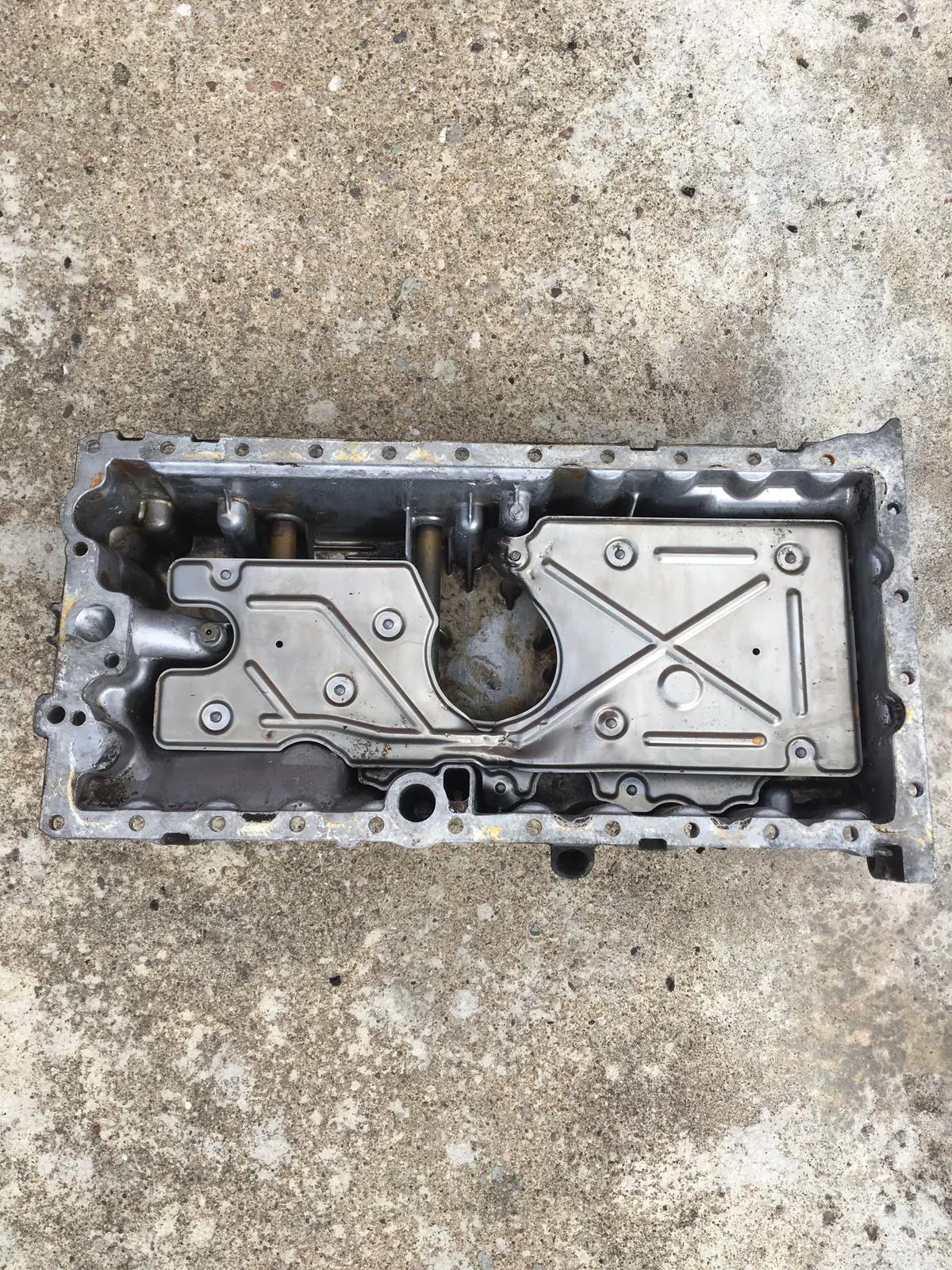 Damaged Inside Pan For Volvo Ford 30650513 Aluminium Engine Oil Sump Pan With Sensor 307746625 1