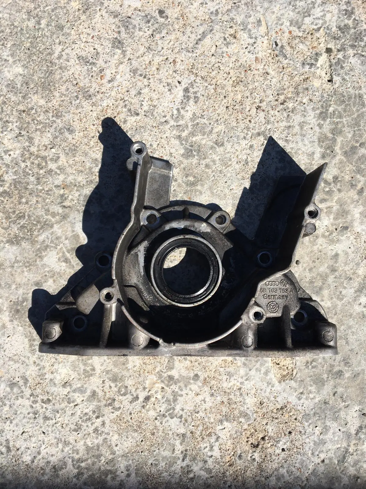 Audi A4 B6 2.0 Petrol Fsi Awa Axw Crankshaft Front Seal Plate 06B103153a Sealing Flange Alt 1