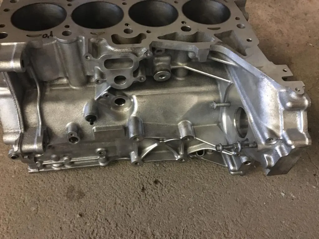 Cylinder Block Part Number Pbg4d36015ad Jaguar 2.0 Turbo Diesel 204Dtd Aj200d Pbg4d3-6015-Ad Ingenium 1
