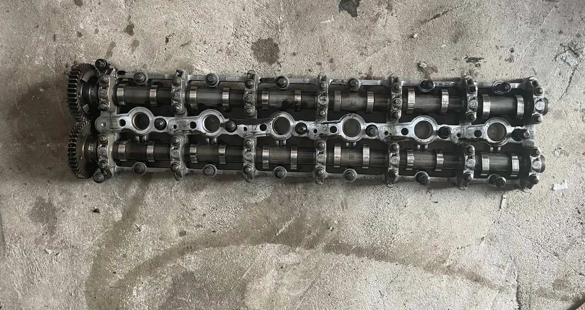 Bmw Engine B57d30a Cylinder Head Pair Of Camshafts Camshaft 1113 - 8570147 1