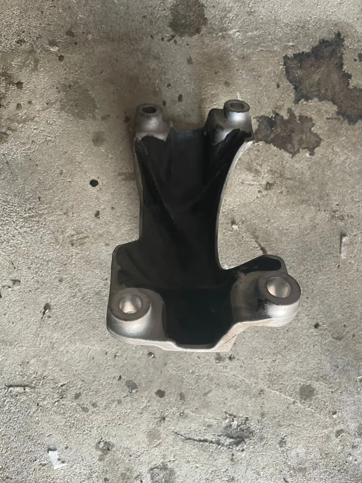 Bmw G05 X5 3.0 Diesel B57d30a Engine Mount Bracket 6870750 1