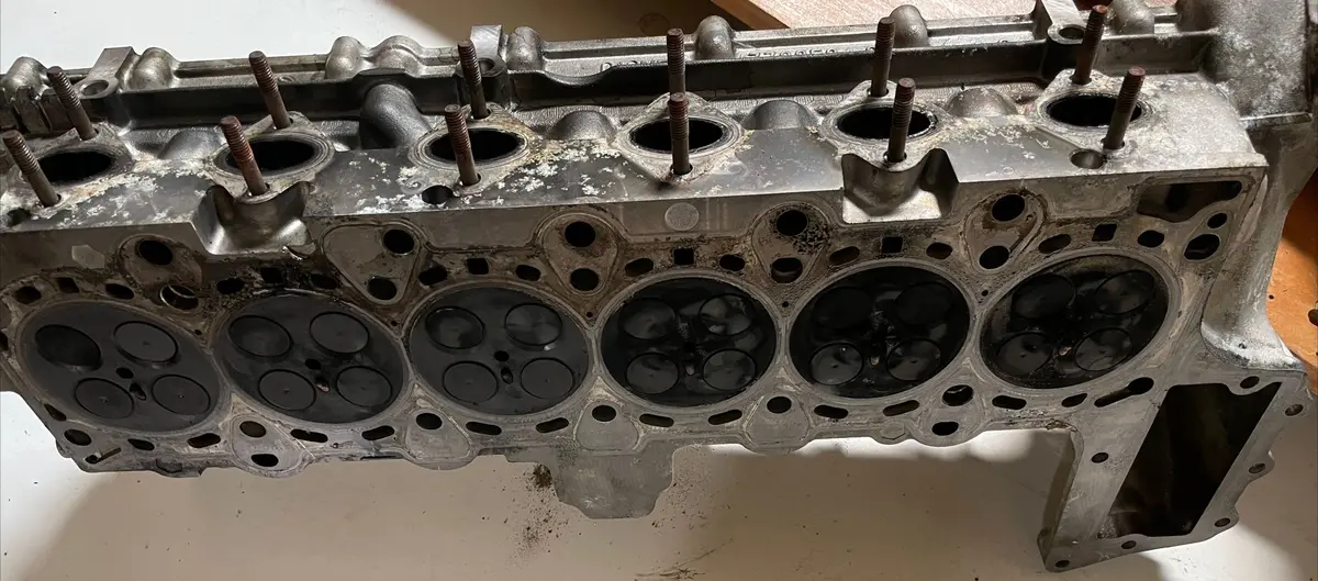 Land Rover Range Rover Mk3 L322 Engine Cylinder Head 3.0 Diesel Td6 2002 - 2009 Part Number 7788581.9 1