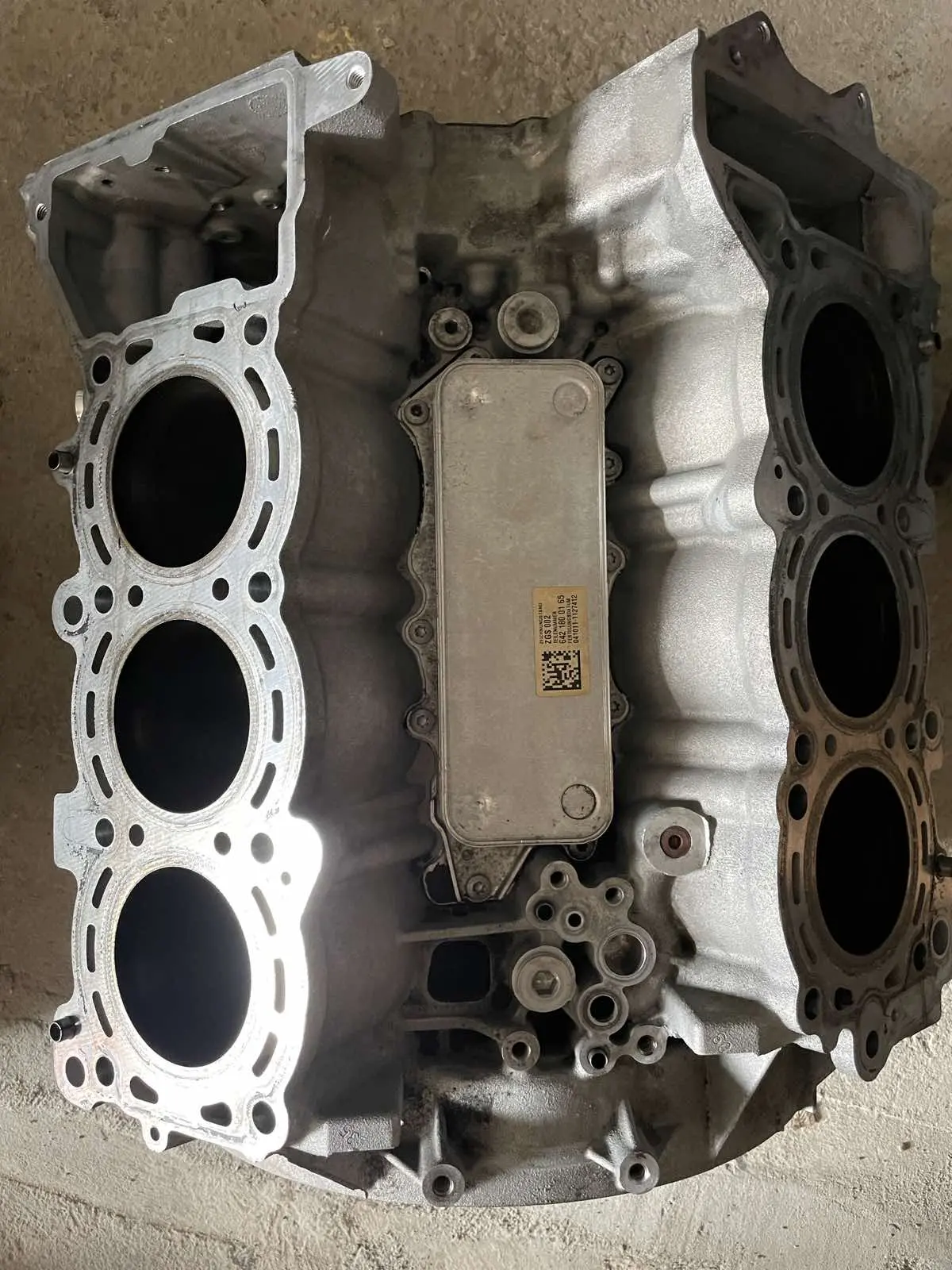 Bare Cylinder Block Tested Condition For Mercedes-Benz Om642 642.850 R6420706 Oil Cooler Is Not Included Or Need To Replace To A New One 1