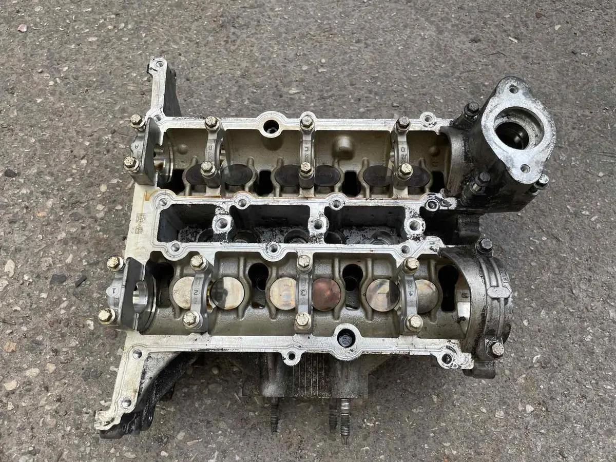Genuine Ford Focus 1.0 Ecoboost M1da Cylinder Head Pbcm5g-6090-Gc 1