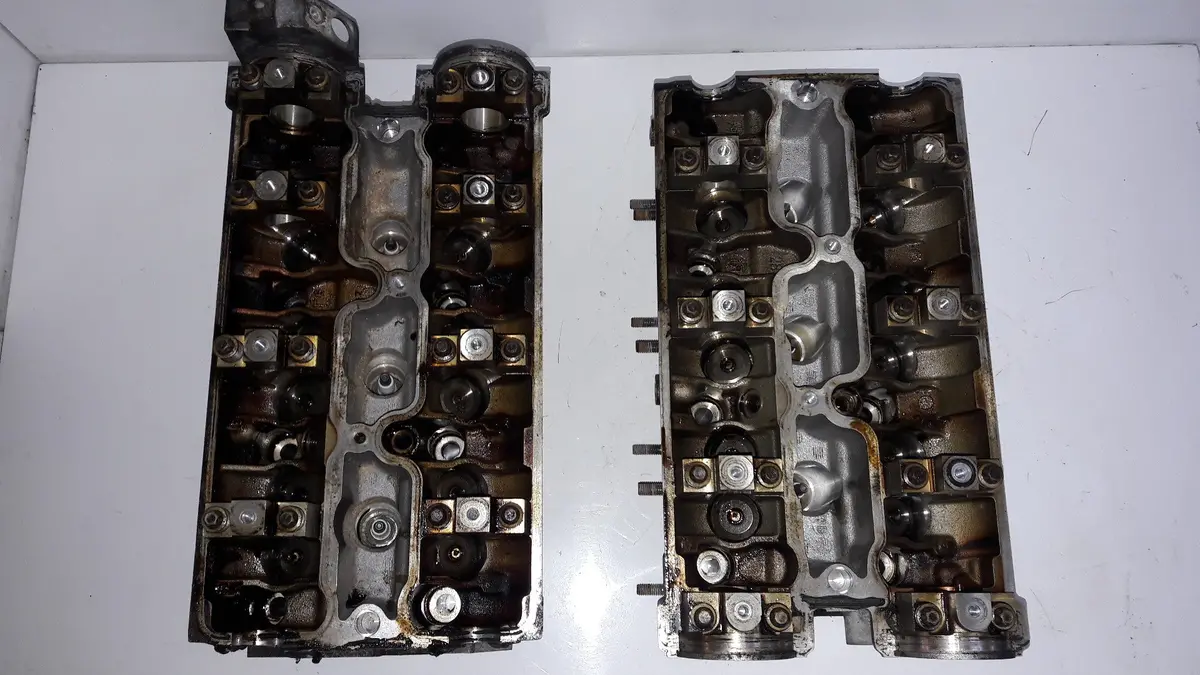 Opel Vauxhall Z32se 3.2 Petrol Engine Cylinder Head Heads 1