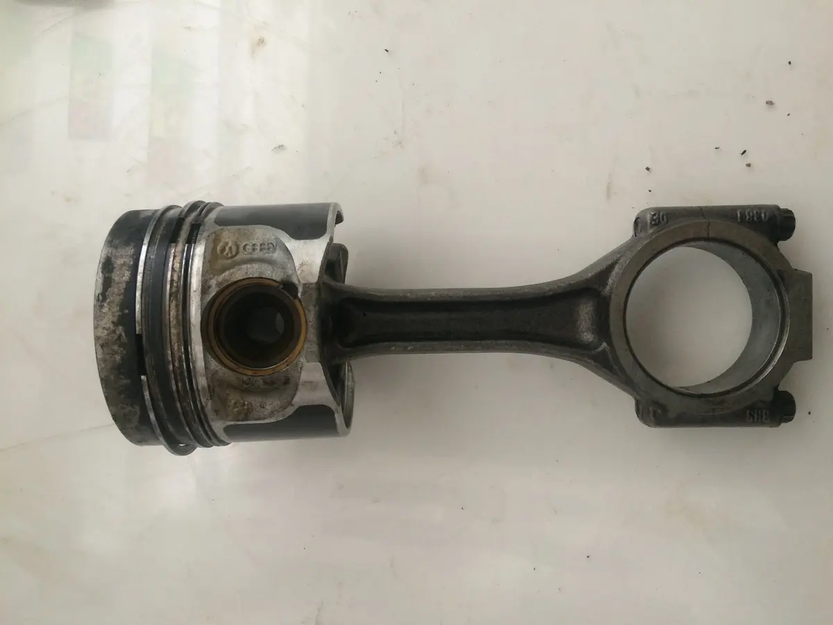 2009 Cbd Volkswagen Skoda 2.0 Tdi Diesel Engine Piston & Connecting Rod 1