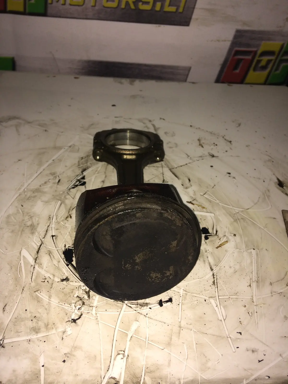 2011 A12xer Opel 1.2 Petrol Engine Piston With A Connecting Con Rod 1