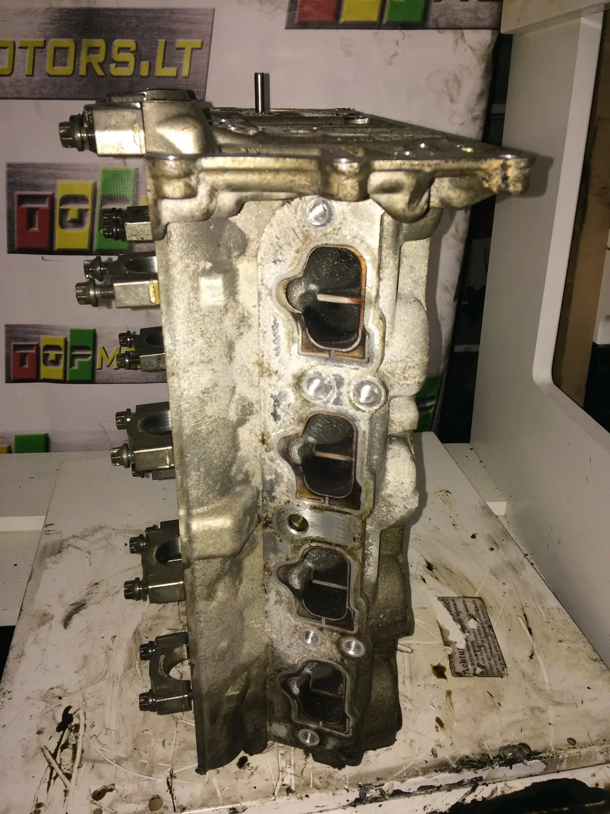 2011 A12xer Opel 1.2 Petrol Engine Cylinder Head 55562229 2