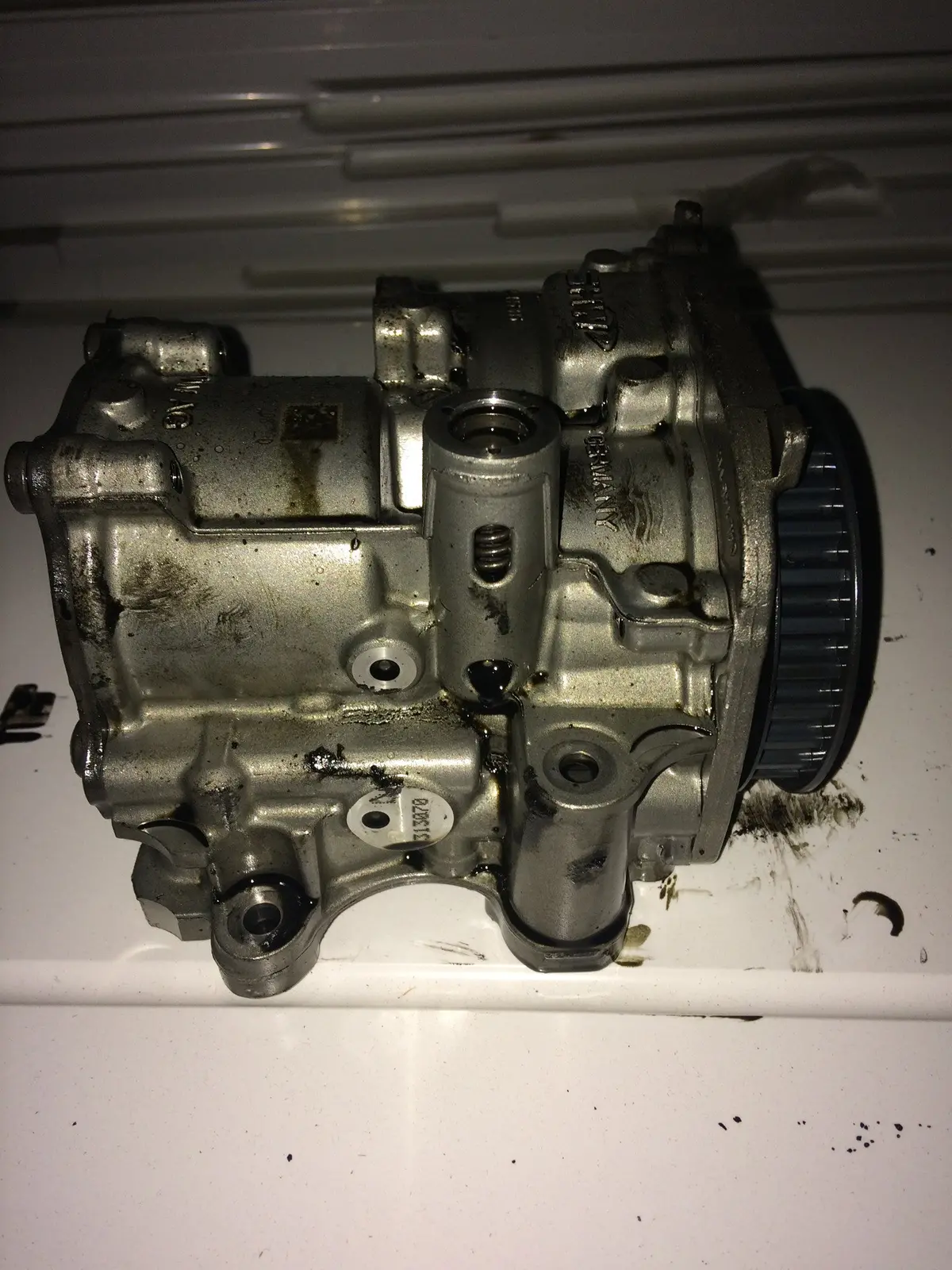 2013 Clh Audi Volkswagen Skoda Seat 1.6 Tdi Diesel Engine Oil Pump 04L145305 2