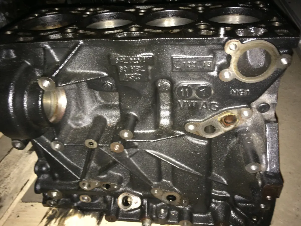 2013 Clh Audi Volkswagen Skoda Seat 1.6 Tdi Diesel Engine Block 04L023a 2