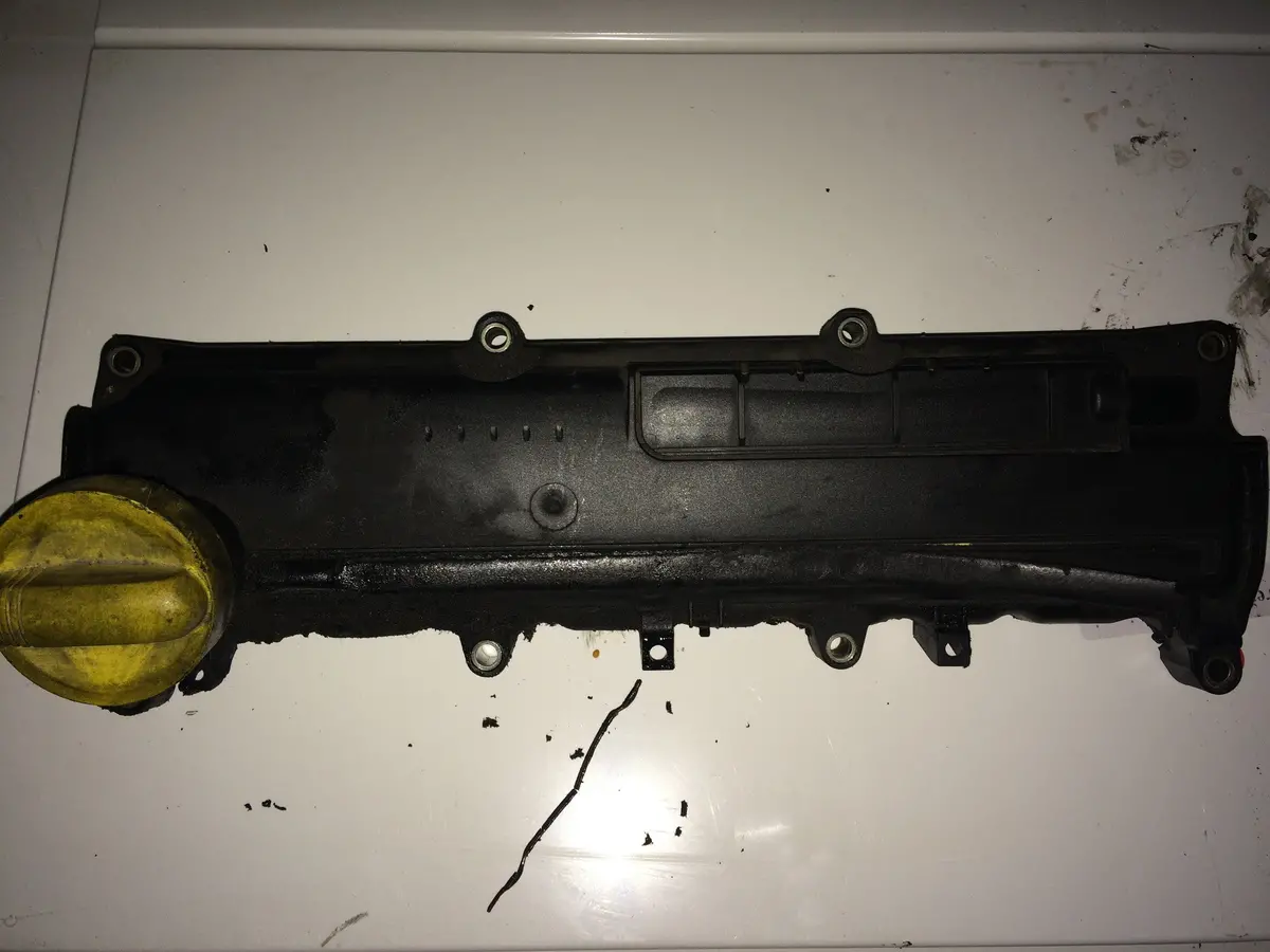 2004 K9k Renault Nissan Dacia 1.5 Dci Diesel Engine Cylinder Head Cover 8200272214 2