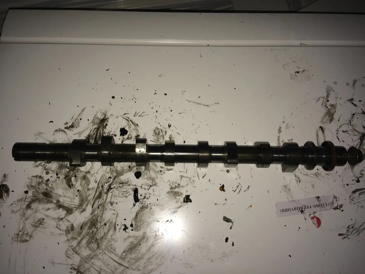 2004 K9k Renault Nissan Dacia 1.5 Dci Diesel Engine Camshaft 1