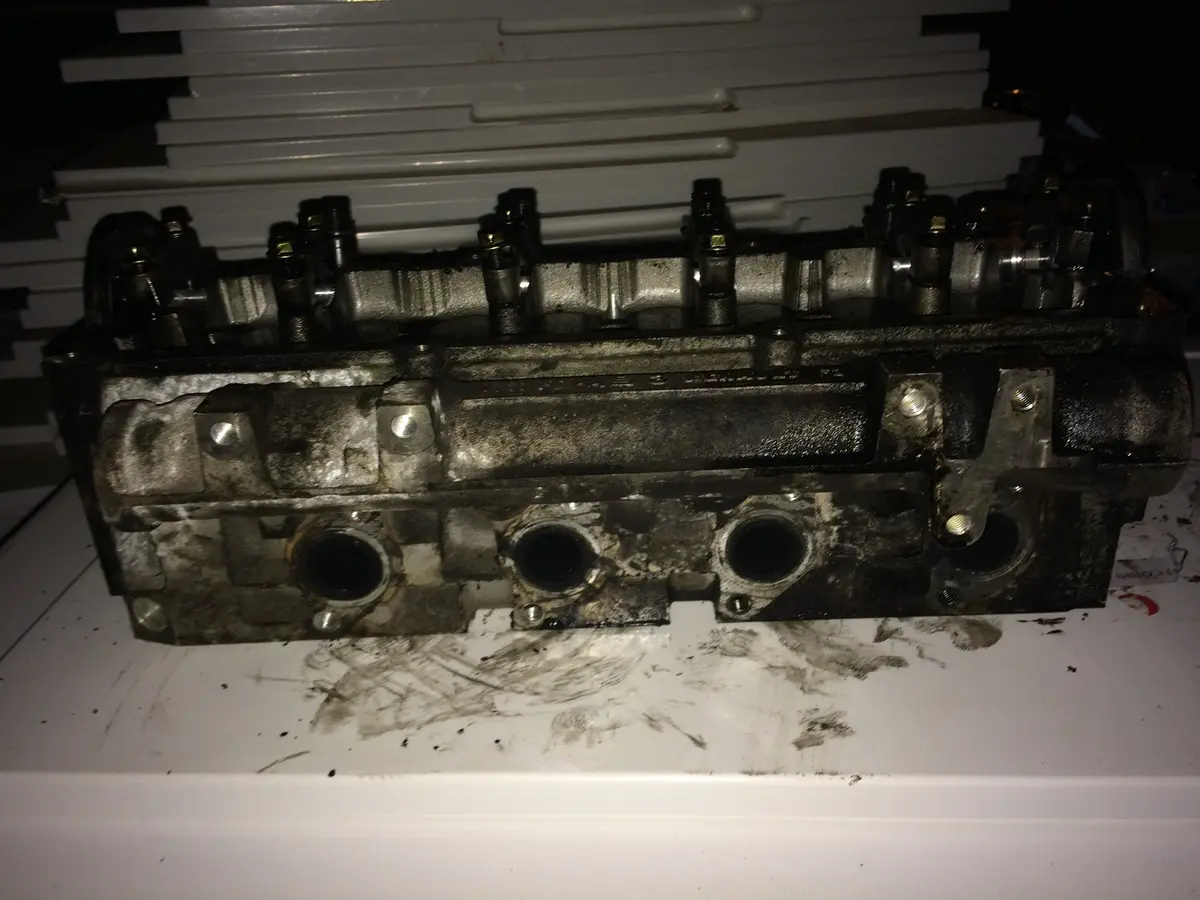 2004 K9k Renault Nissan Dacia 1.5 Dci Diesel Engine Cylinder Head 2