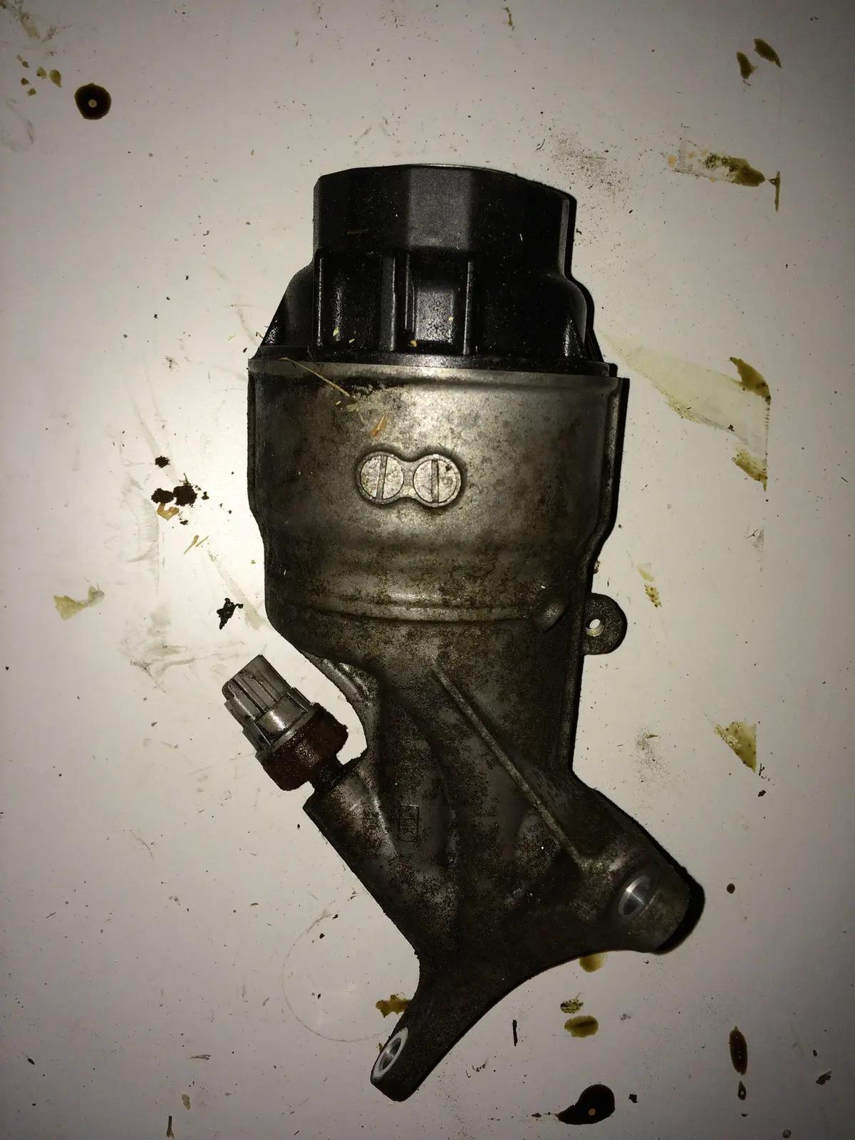 2009 2Ur-Fse 2Ur Fse Lexus Ls 600H Ls600h Hybrid 5.0 V8 Petrol Engine Oil Filter Housing 1