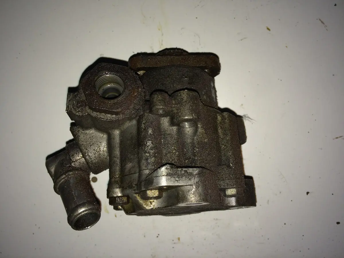 2004 M54 M54b25 256S5 Bmw X3 2.5 Petrol Engine Power Steering Pump 3404615 7692974 1