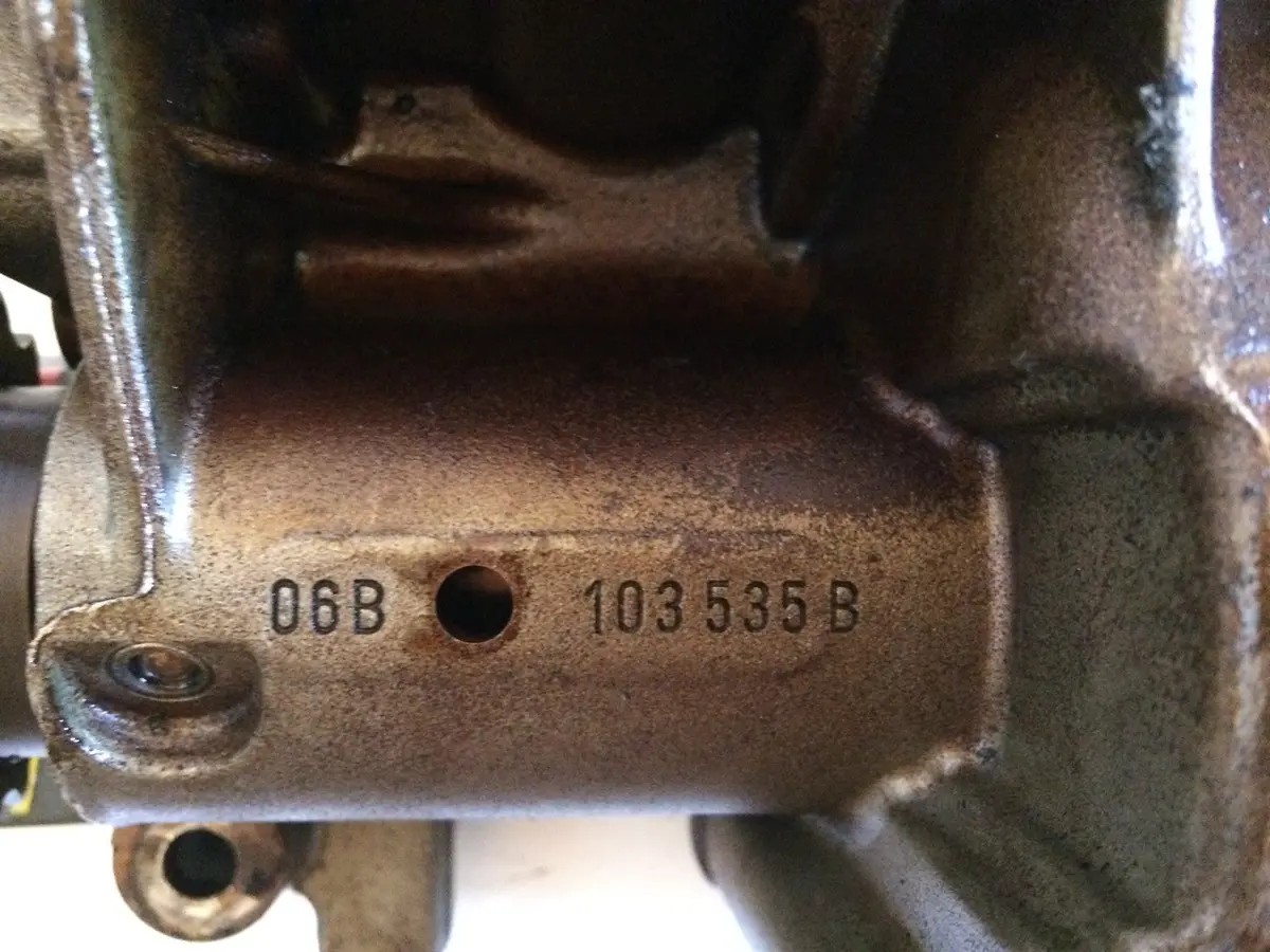 06B 103 535 B 06B103535b Audi Vw Skoda Seat 2.0 Fsi 110 Kw Engine Balance Shaft Oil Pump 2