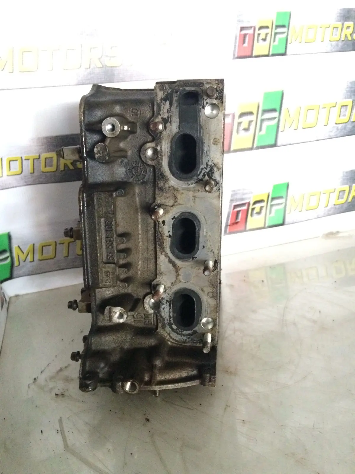 2011 A10xep Opel Vauxhall 1.0 Petrol Engine Cylinder Head 55564106 2
