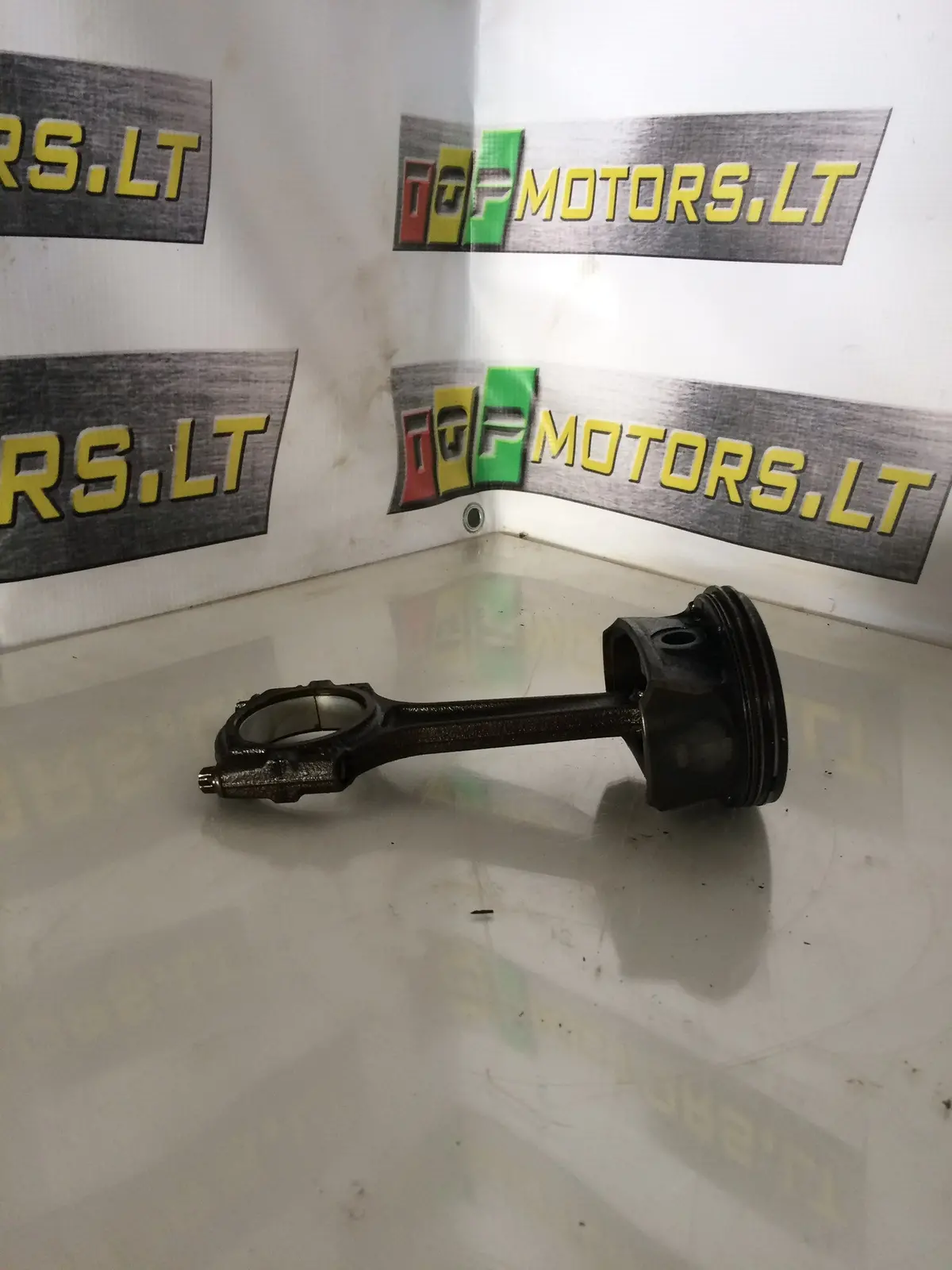 2010 A10xep Opel 1.0 Petrol Engine Piston & Connecting Rod 1