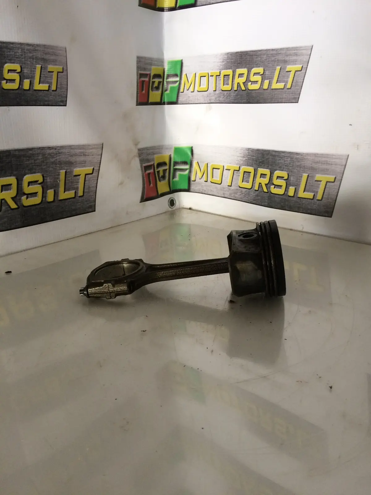 2012 A12xer Opel 1.2 Petrol Engine Piston & Connecting Rod 1