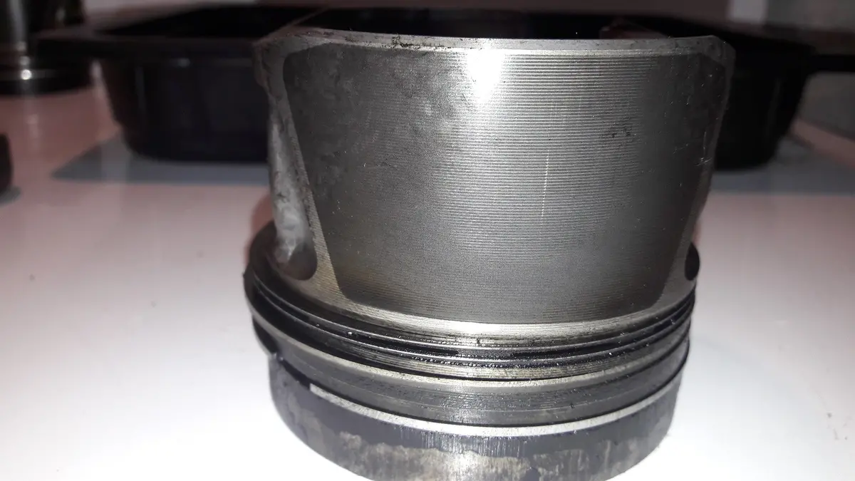 Engine Piston For Vw Golf Vi 5K Passat 3C 2.0 2,0 Tdi Diesel Cbd Cbdc 1