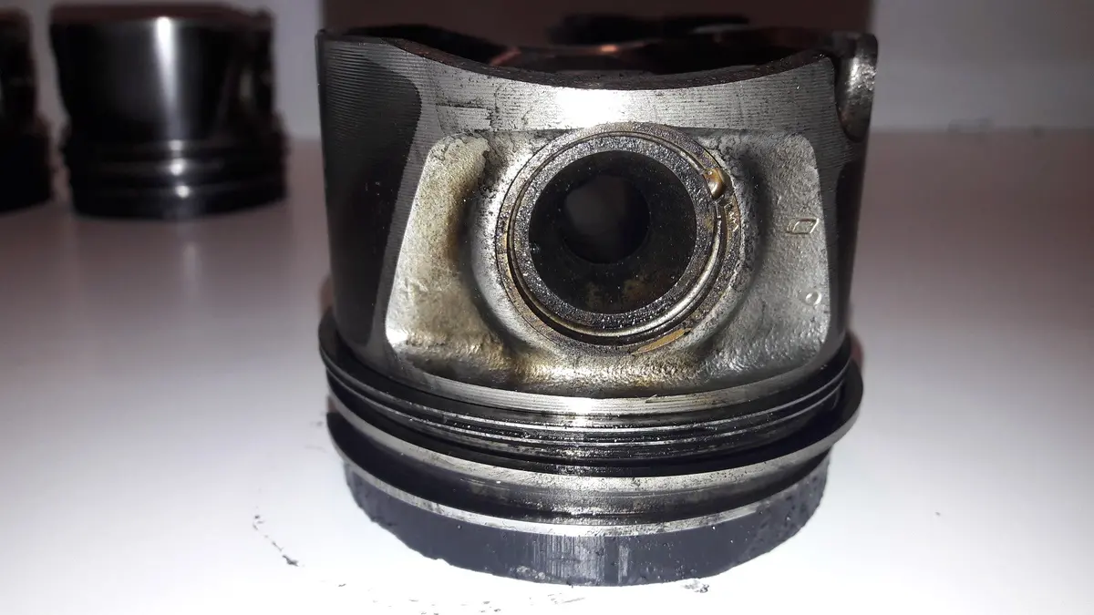 Piston For  Passat B6 05-11 Diesel 2.0 Tdi 140 Bhp Bkp Engine Block 03G103373a 1