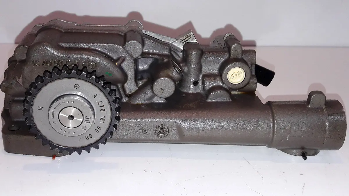 Mercedes A180 90Kw W176 270.910 270910 270 Engine W205 C200 Oil Pump R 270 181 07 01 R2701810701 1