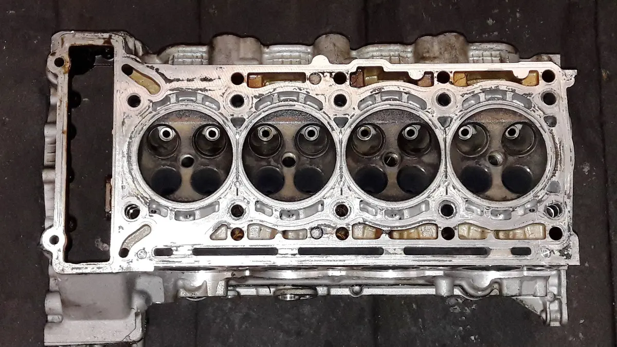 Engine Cylinder Head R 271 016 12 01 R 271 016 1201 R 2710161201 R2710161201 1.8 Petrol  M271.944 271 944 M271 Kompressor Mercedes-Benz C W203 204 E 211 212 Clk W209 Clc Slk R171 1