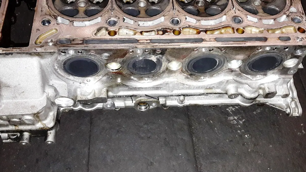 Engine Cylinder Head R 271 016 12 01 R 271 016 1201 R 2710161201 R2710161201 1.8 Petrol M271.944 271 944 M271 Kompressor Mercedes-Benz C W203 204 E 211 212 Clk W209 Clc Slk R171 2