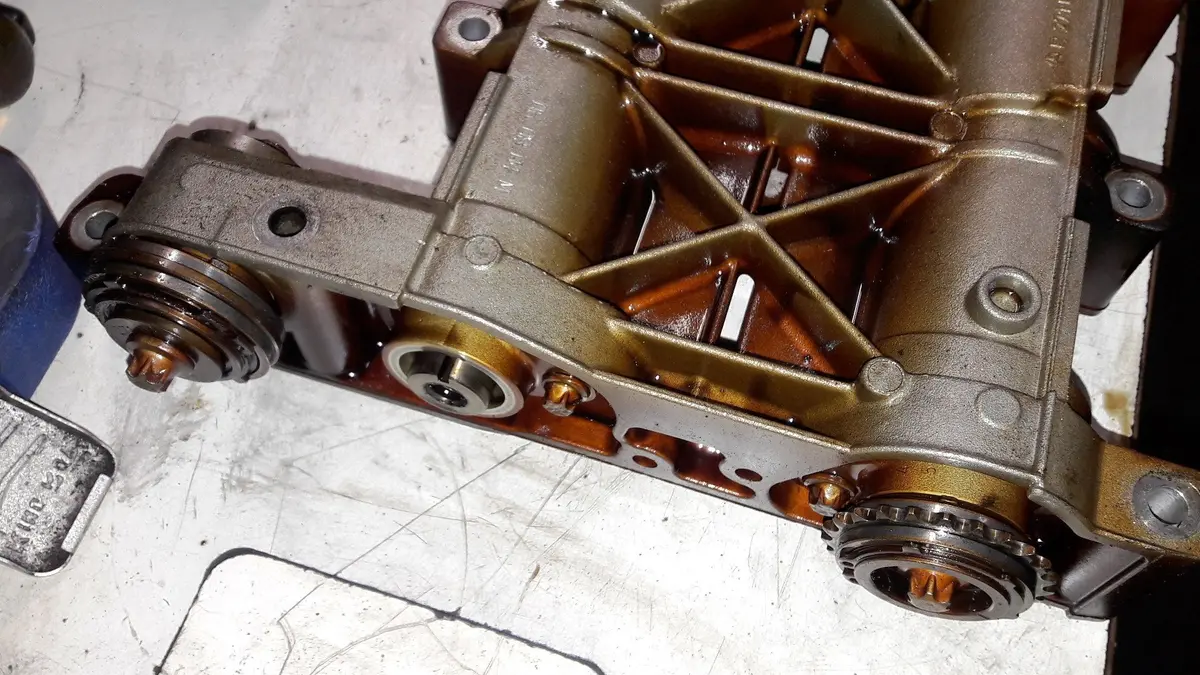 Engine Oil Pump Balancer Shaft R 271 034 02 03 R 271 034 0203 R 2710340203  R2710340203 1.8 Petrol  M271.944 271 944 M271 Kompressor Mercedes-Benz C W203 204 E 211 212 Clk W209 Clc Slk R171 1