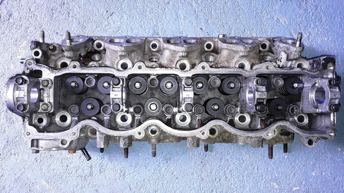 Engine Cylinder Head Wl 2.5 Td Mazda Mpv B2500 Bongo 1