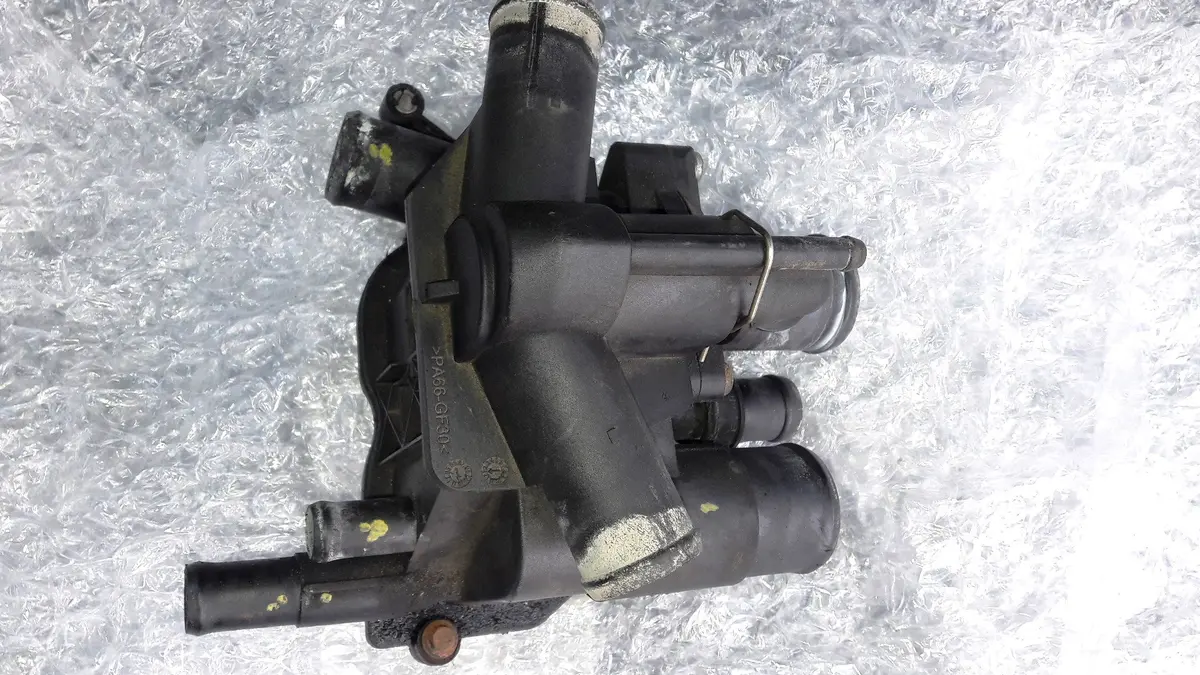 Thermostat Housing 6H4q-8A586 Land Range Rover Sport L320 L322 3.6 Tdv8 1