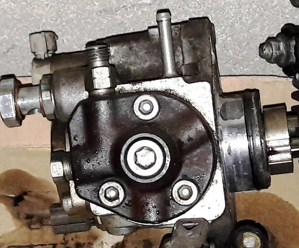 Engine Fuel High Pressure Pump  Mitsubishi Outlander 2.2 2.3 Di-D 4N14 1