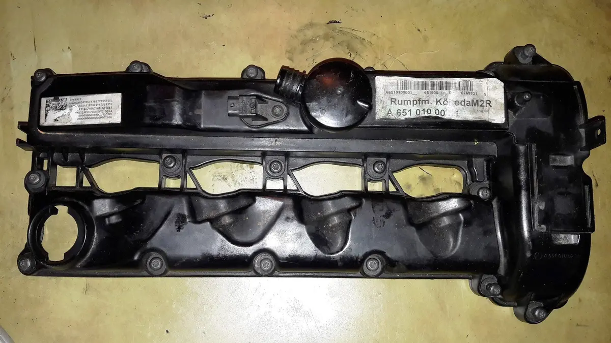 Engine Cylider Head Rocker Cover A6510106504  Mercedes-Benz Daimler Om651 Om651.911 Om 651 911 2.1 Cdi C E Class Cls Glk Sprinter Vito Viano 651911 651.911 Mercedes Benz Crank 2.1 2.2 Diesel Cr Common Rail 1