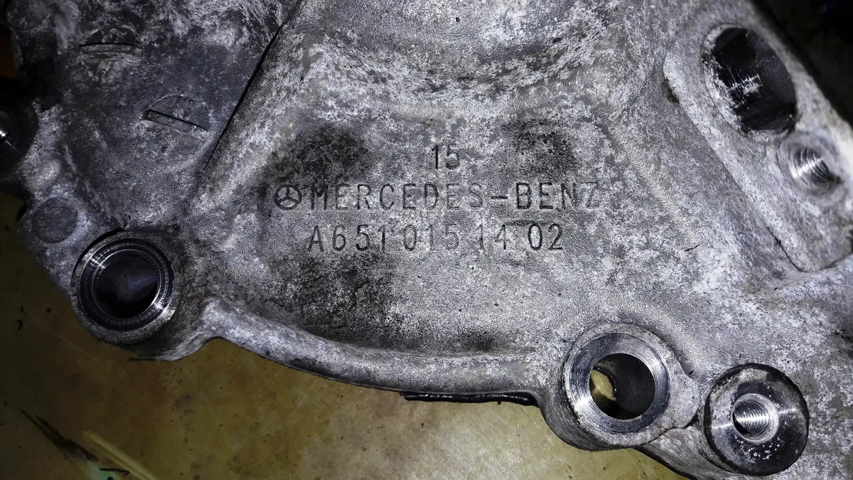Engine Timing Cover Crankshaft Seal Plate A6510151402 A 6510151402 Mercedes-Benz Daimler Om651 Om651.911 Om 651 911 2.1 Cdi C E Class Cls Glk Sprinter Vito Viano 651911 651.911 Mercedes Benz Crank 2.1 2.2 Diesel Cr Common Rail 2