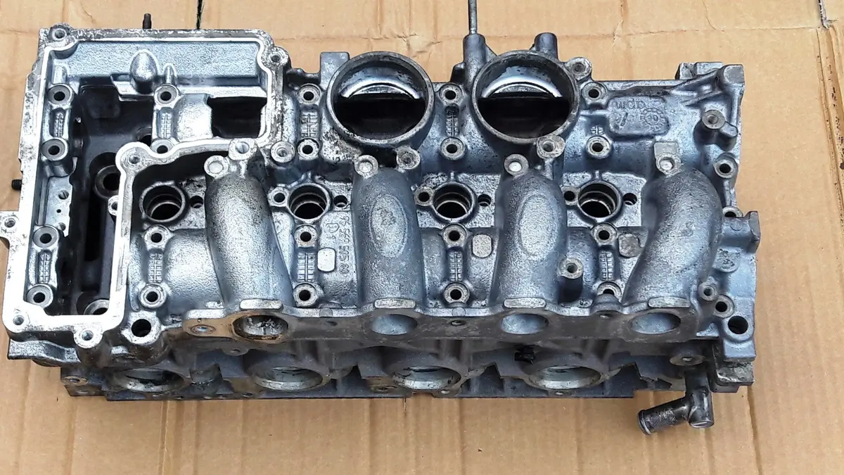 Engine Cylinder Head V48 9651569780 96 515 697 80 Camshaft Housing Cover 9656950580 96 569 505 80 Land Rover Range Rover Freelander Jaguar Xf 224Dt 2.2 Diesel 1