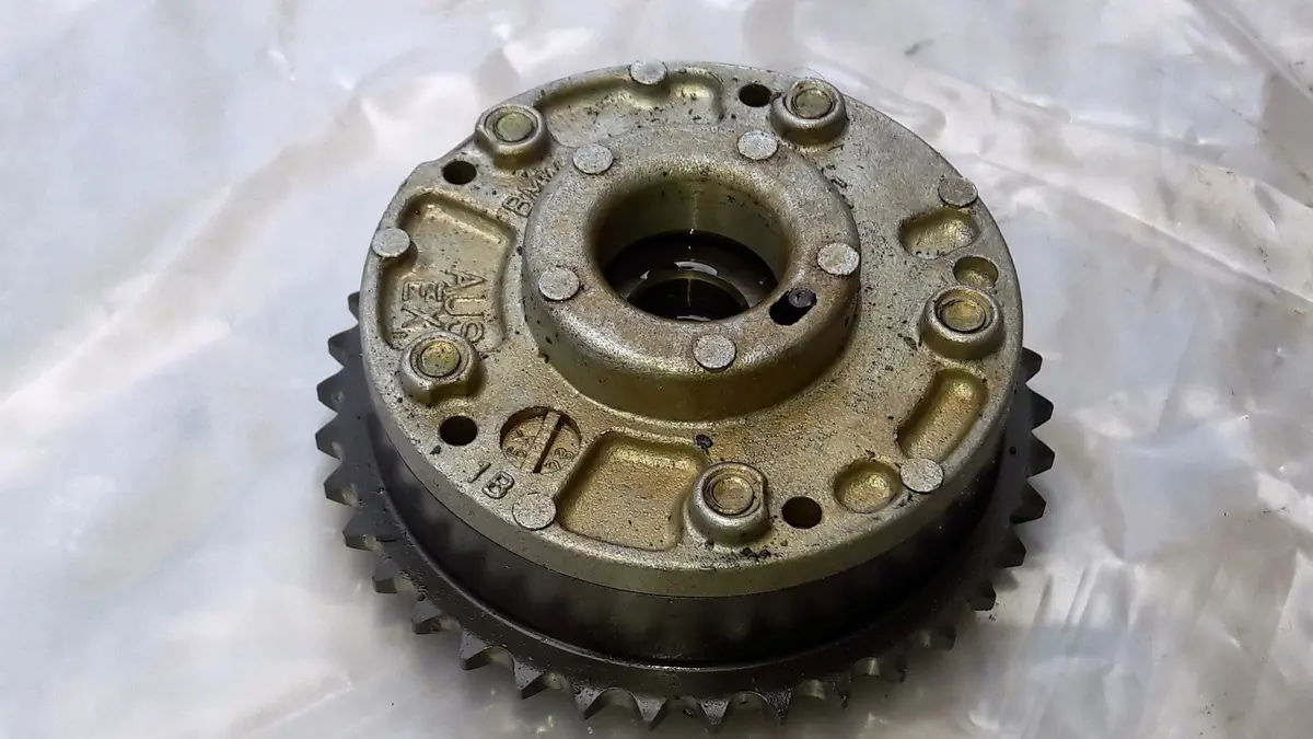 Engine Camshaft Adjuster Vanos Pulley Aus Exhaust 1707315 Bmw E81 E87 Lci E90 E91 E92 E93 118I 120I 318I 320I 2.0 Petrol N46 B20 N46b20 N46b20bf 1