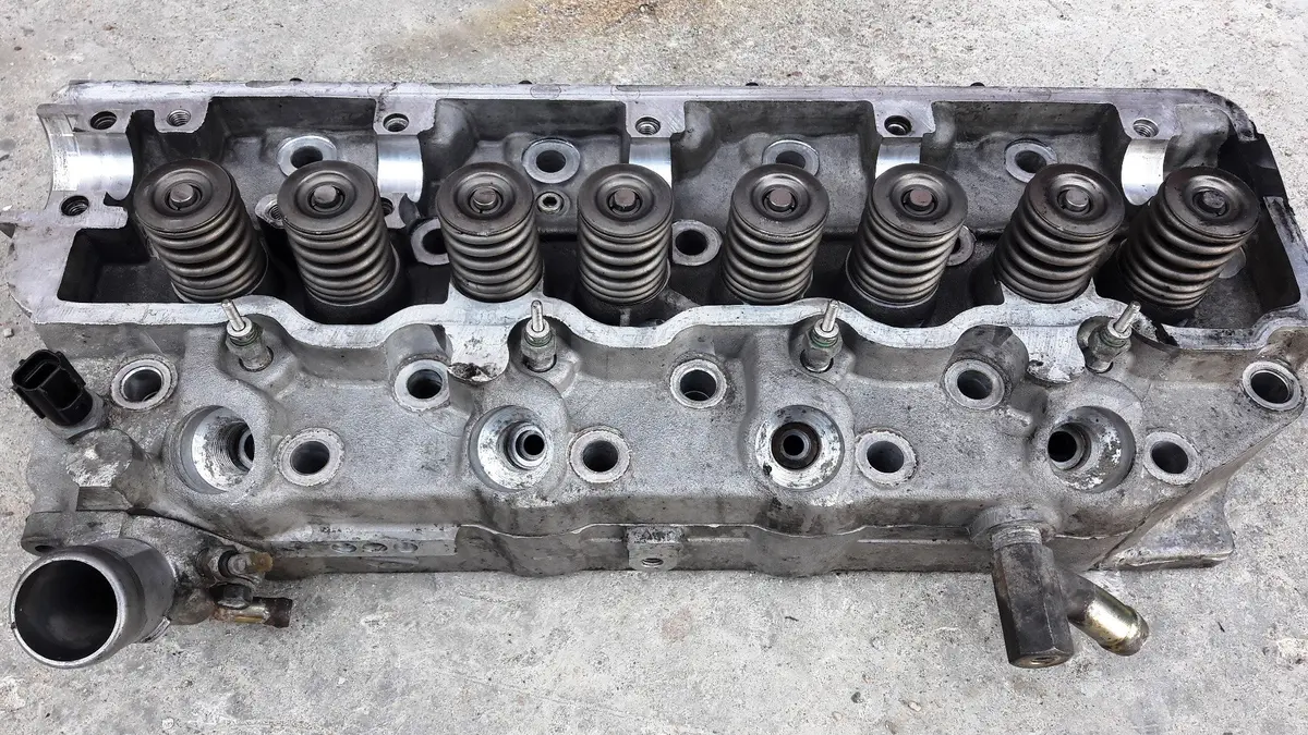 Engine Cylinder Head Mitsubishi L200 2.5 Diesel 4D56 4D56t 1