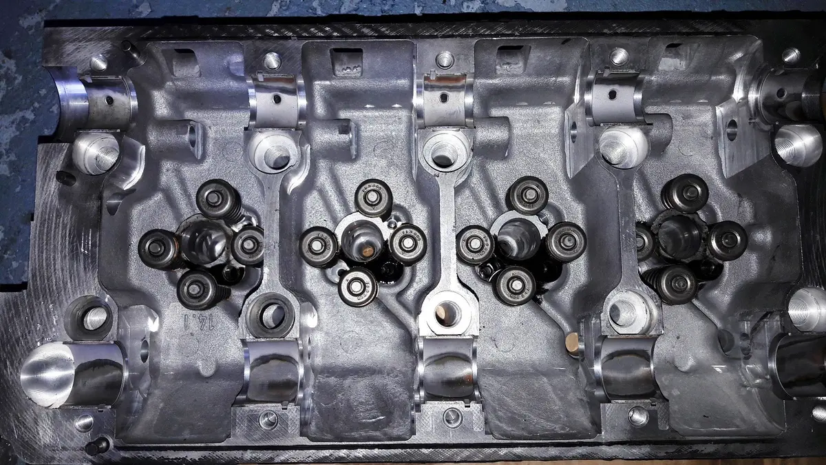 Engine Cylinder Head 03G103373a 03G 103 373 A Vw 2.0 Tdi Engine Code Bkd Azv Bmn 1
