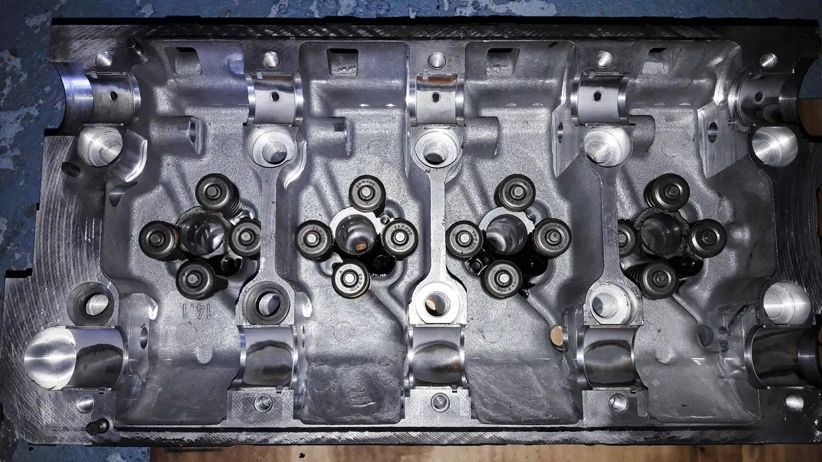 Engine Cylinder Head 03G103373a 03G 103 373 A Vw 2.0 Tdi Engine Code Bkd Azv Bmn 2