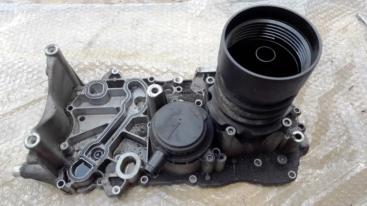Engine Oil Filter Housing 057115401Aa 057 115 401 Aa Audi A8 D3 4E Q7 4.2 Tdi V6 Code Bvn 1