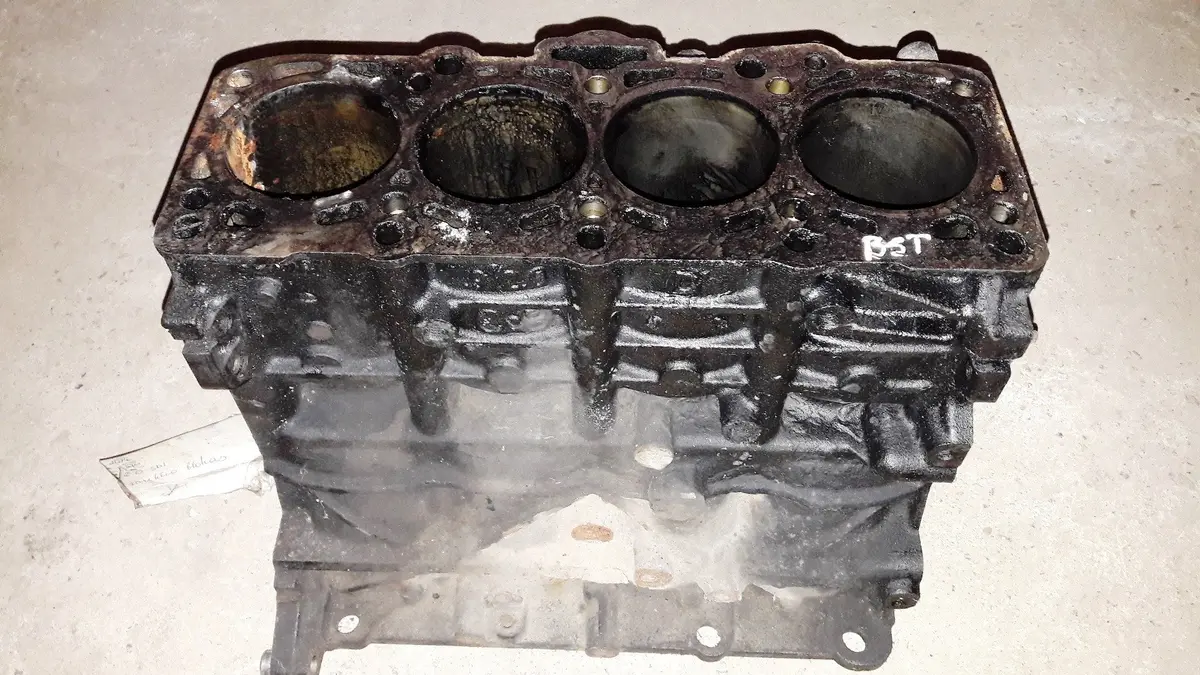 Engine Cylinder Block Vw Caddy 2.0 Sdi Engine Code Bst ***Not Cleaned Yet*** 1