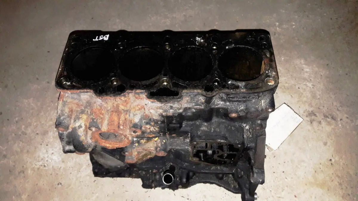 Engine Cylinder Block Vw Caddy 2.0 Sdi Engine Code Bst ***Not Cleaned Yet*** 2