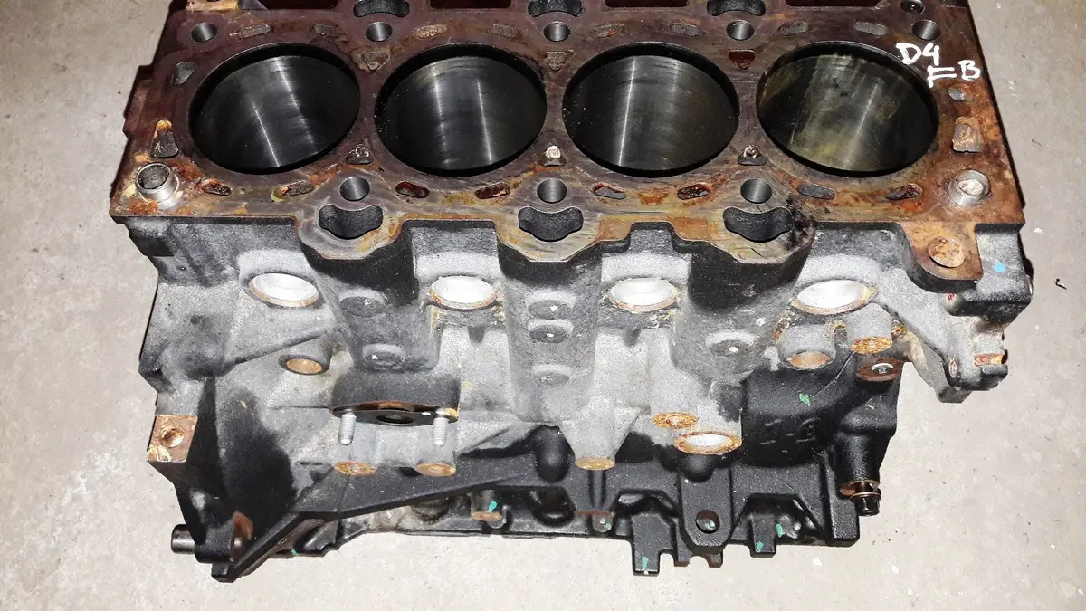 Engine Cylinder Block  Hyundai I30 Accent 1.6 Crdi Engine Code D4fb 1