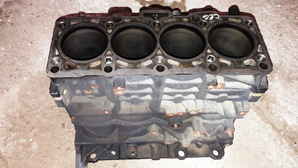 Engine Cylinder Block  Vw Passat 2.0 Tdi Engine Code Ceg 1